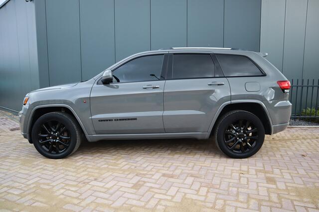 Jeep GRAND CHEROKEE 3.6 Summit Automaat Schuifdak Leder/Alcantara Led Trekhaak Etc. Etc.