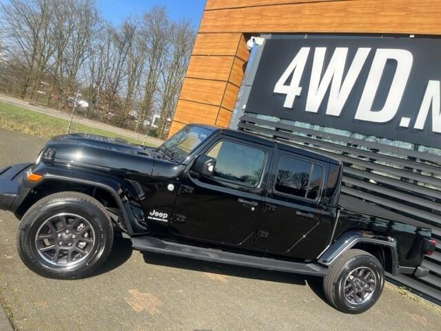 Jeep Gladiator 3.0 V6 AUT 4WD EUR 6 MULT 5 PERS CARGO VAN SOFT / HARDTOP SPECIAL EDITION unieke multi functionele bedrijfauto opbouw naar eigen wens , ook als volledig open cario te rijden met neer geklapte voorruit . BEZICHTIGING OP AFSPRAAK