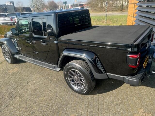 Jeep Gladiator 3.0 V6 AUT 4WD EUR 6 MULT 5 PERS CARGO VAN SOFT / HARDTOP SPECIAL EDITION unieke multi functionele bedrijfauto opbouw naar eigen wens , ook als volledig open cario te rijden met neer geklapte voorruit . BEZICHTIGING OP AFSPRAAK
