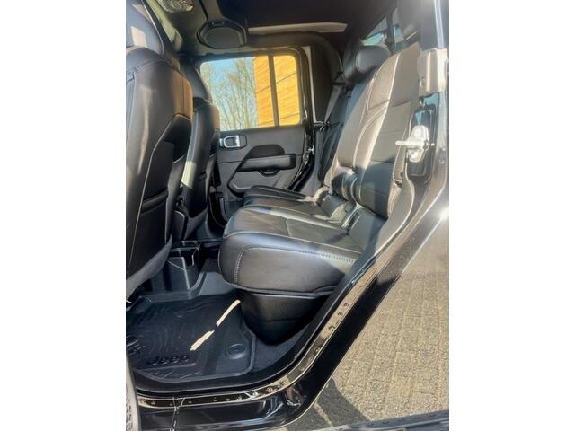Jeep Gladiator 3.0 V6 AUT 4WD EUR 6 MULT 5 PERS CARGO VAN SOFT / HARDTOP SPECIAL EDITION unieke multi functionele bedrijfauto opbouw naar eigen wens , ook als volledig open cario te rijden met neer geklapte voorruit . BEZICHTIGING OP AFSPRAAK