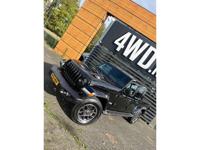 Jeep Gladiator 3.0 V6 AUT 5 PERS MULTI CARGO -VAN- LEDER /NAVI CLIMA / 12MND GAR ¤ 60.499 EXCL Unieke auto in nieuwstaat dealer onderhouden schade vrij . opbouw multifunctioneel uit te voeren naar wens . informeer naar de mogelijkheden . prijs is inclusief mee geleverde