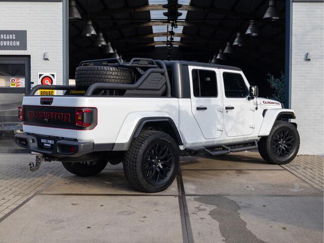 Jeep Gladiator JEEP *MARGE | 5-Zits | Grijs Kenteken* *Brute | Verhoogd | Instaplijsten | Achterrek | LPG | K&N | Stuur- & Stoelverw.*