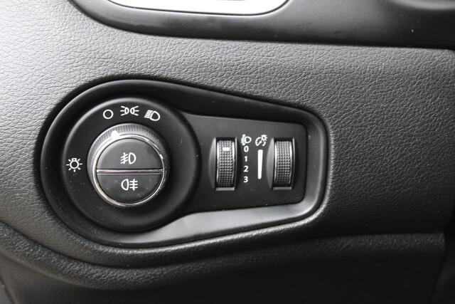 Jeep RENEGADE 1.4 MultiAir Night Eagle Matt Lak, Navigatie, Airco, Trekhaak.!