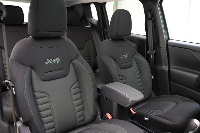 Jeep RENEGADE 4xe 240 Plug-in Hybrid Electric The North Star | Navigatiesysteem | Winter pakket | Climate Control | Achteruitrijcamera | Glazen schuif-/ kanteldak
