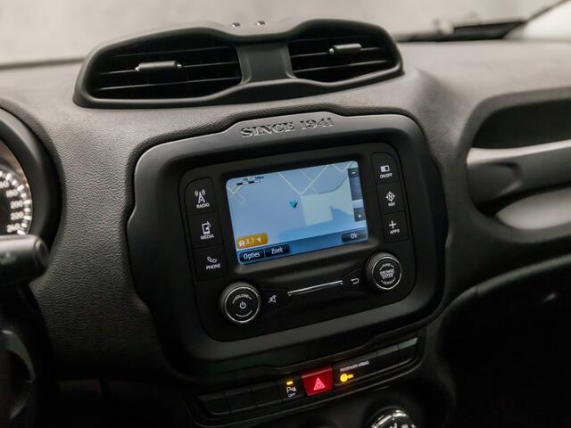 Jeep RENEGADE 1.4 MultiAir Longitude 141Pk Automaat (PANORAMADAK, NAVIGATIE, CRUISE, GETINT GLAS, SPORTSTOELEN, BLUETOOTH, PARKEERSENSOREN, NIEUWE APK, NIEUWSTAAT)