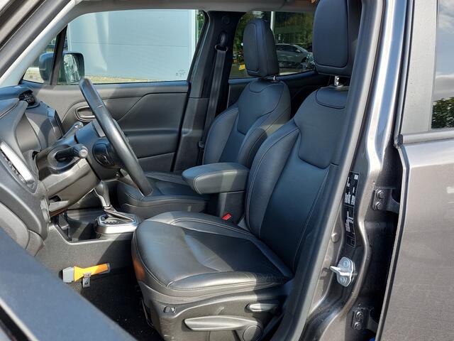 Jeep RENEGADE 1.3T 150pk Automaat Freedom | Navi | Apple Carplay+Android Auto | Clima | Adap.Cruise | Panorama Schuifdak | Lederen Bekleding | Keyless Entry | Dodehoek+Rijstrooksensor | Pdc+Camera | 17''lm