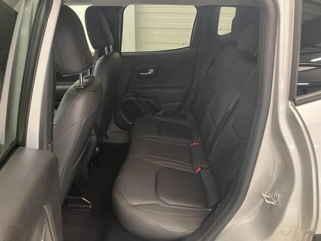 Jeep RENEGADE 4xe 190 Plug-in Hybrid Electric Limited / Nederlandse Auto / Lederen Bekleding / Navigatie / Parkeersensoren Voor + Achter / Trekhaak 1150 KG /