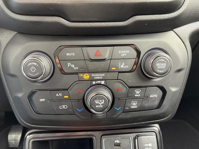 Jeep RENEGADE 1.0T Limited / Airco (automatisch) / Cruise control adaptief / Navigatiesysteem full map / Trekhaak ( 1250 kg ) /