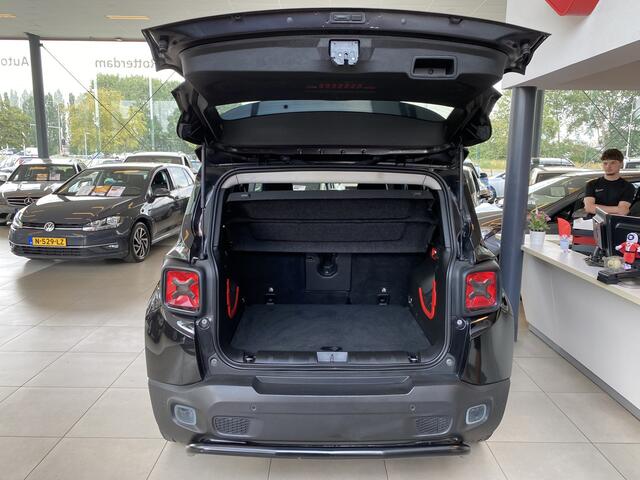 Jeep RENEGADE 1.4 MultiAir Limited,Automaat,Pushbar,bar,Treeplankset,Keyless,Climate&Cruisecontrol,Spraakbediening,Leder,Stoel&Stuurverwarming,V&A Sensoren,18 Inch Lmv