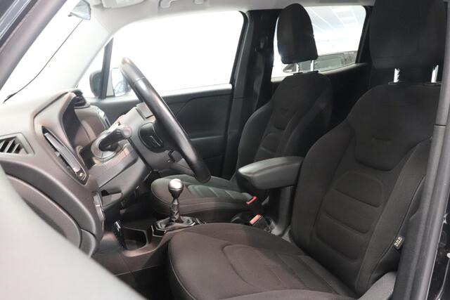 Jeep RENEGADE 1.6 E-Torq Night Eagle II | Airco | Parkeersensor | Trekhaak | Navigatie | All Season banden | Cruise control |