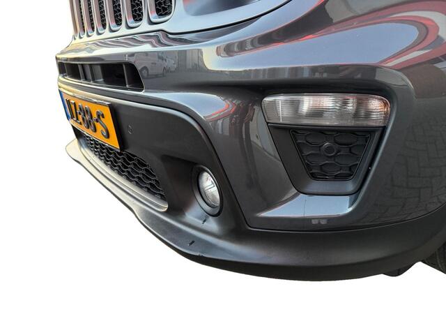 Jeep RENEGADE 1.5T e-Hybrid S 190PK AUTOMAAT | Black line| Lichtmetalen velgen| Parkeer sensoren V\A| Navigatie| Camera| Climate Control| 4WD drive| Leer| elec. stoel| Reservewiel|