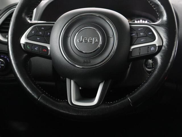 Jeep RENEGADE 1.4 MultiAir Limited | Panoramadak | Leder | Cruise control | Trekhaak | Dodehoek detectie | Stuur/stoel verwarming | Climate control | Camera | Park assist | Bluetooth