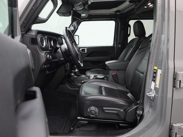 Jeep WRANGLER 2.0T Sahara 4xe 380pk | Lederen Bekleding | Stoel & Stuurverwarming | Camera | Navigatie | Climate Controle | Hardtop |
