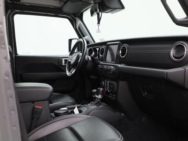 Jeep WRANGLER 2.0T Sahara 4xe 380pk | Lederen Bekleding | Stoel & Stuurverwarming | Camera | Navigatie | Climate Controle | Hardtop |