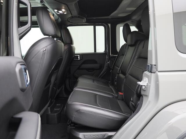 Jeep WRANGLER 2.0T Sahara 4xe 380pk | Lederen Bekleding | Stoel & Stuurverwarming | Camera | Navigatie | Climate Controle | Hardtop |