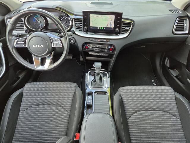 KIA CEE D Ceed Sportswagon 1.6 GDI PHEV Plug-in DynamicLine Automaat / Navigatie via Apple Carplay Android Auto / Stuur-, en Stoelverwarming / Adaptief CC / Achteruitrijcamera / Keyless Entry/Start / Trekgewicht 1300 kg / Lichtmetalen wielen 16" /