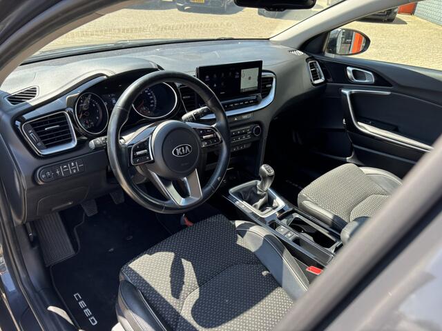 KIA CEE D Ceed Sportswagon 1.5 T-GDi DynamicPlusLine / Afneembare Trekhaak / NL Auto / Cruise Control / Airco / Navi / Apple Carplay/Android Auto