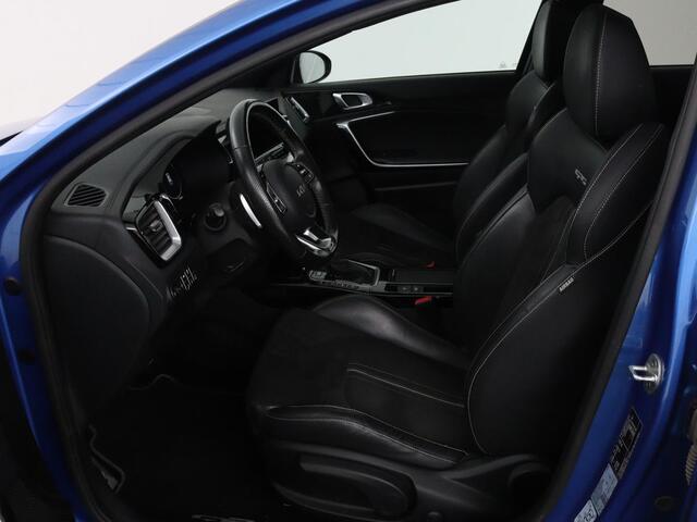 KIA CEE D Ceed 1.5 T-GDi GT-Line | Panoramadak | Stoel & stuurverwarming | Adaptive cruise | Trekhaak | Leder/Alcantara | Carplay | Camera | Digital Cockpit | Full LED