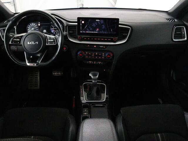 KIA CEE D Ceed 1.5 T-GDi GT-Line | Panoramadak | Stoel & stuurverwarming | Adaptive cruise | Trekhaak | Leder/Alcantara | Carplay | Camera | Digital Cockpit | Full LED