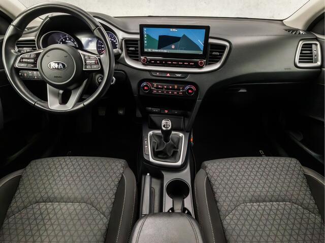 KIA CEE D Ceed Sportswagon 1.0 T-GDi DynamicLine (APPLE CARPLAY, GROOT NAVI, CAMERA, XENON, SPORTSTOELEN, PARKEERSENSOREN, LM VELGEN, CRUISE, LANE ASSIST, NIEUWSTAAT)