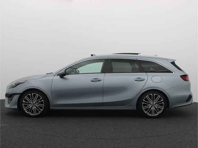 KIA CEE D Ceed Sportswagon 1.5 T-GDi GT-PlusLine AUTOMAAT / PANORAMADAK / TREKHAAK / FULL LED / KEYLESS / STOELVERW / STUURVERW / CAMERA / CARPLAY / NL-AUTO