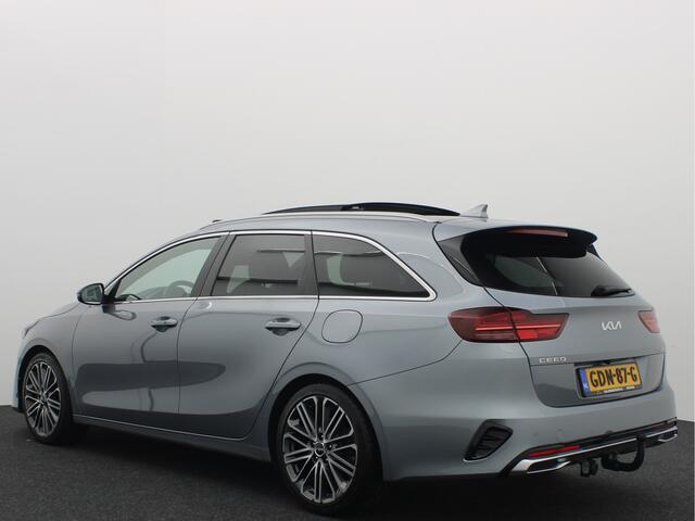 KIA CEE D Ceed Sportswagon 1.5 T-GDi GT-PlusLine AUTOMAAT / PANORAMADAK / TREKHAAK / FULL LED / KEYLESS / STOELVERW / STUURVERW / CAMERA / CARPLAY / NL-AUTO