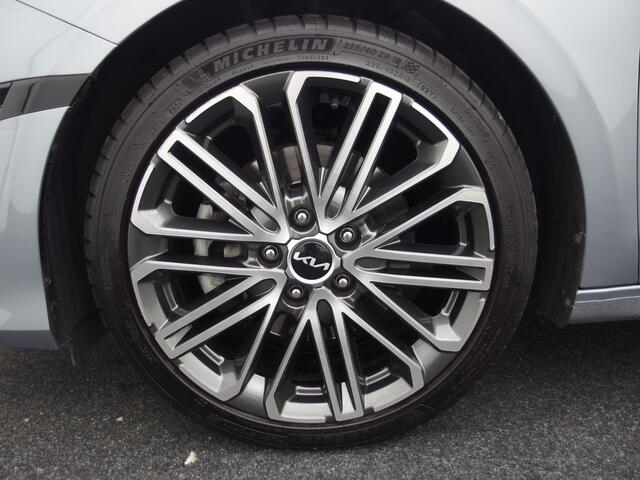 KIA CEE D Ceed Sportswagon 1.5 T-GDi GT-PlusLine AUTOMAAT / PANORAMADAK / TREKHAAK / FULL LED / KEYLESS / STOELVERW / STUURVERW / CAMERA / CARPLAY / NL-AUTO