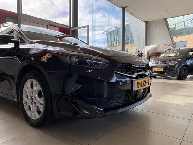 KIA CEE D Ceed Sportswagon 1.0 T-GDi MHEV DynamicPlusLine,NL Auto,1e Eigenaar 100% Onderhouden,Automaat,Navigatie,Achteruitrijcamera,Spraakbediening,Trekhaak,Keyless,Climate&Cruisecontrol Adaptief,Telefoonlader,Stoel&Stuurverwarming,16 Inch Lmv