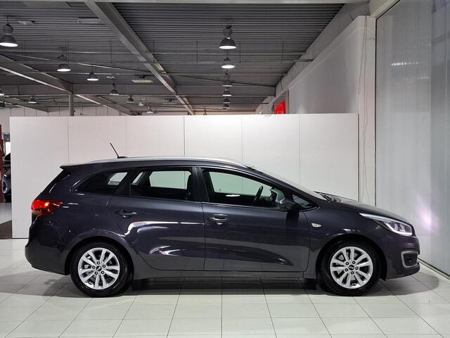 KIA CEE D cee'd Sportswagon 1.6 GDI First Edition Trekhaak, Navigatie, Camera.