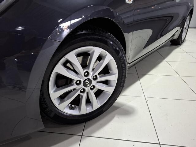 KIA CEE D cee'd Sportswagon 1.6 GDI First Edition Trekhaak, Navigatie, Camera.