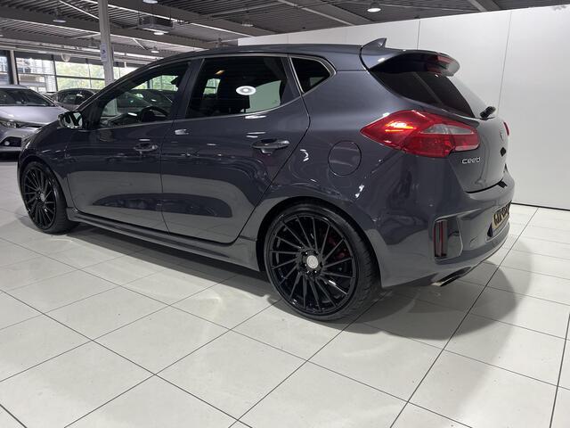 KIA CEE D cee'd 1.6 T-GDi GT 204 PK, 19 inch, Navigatie, Camera.