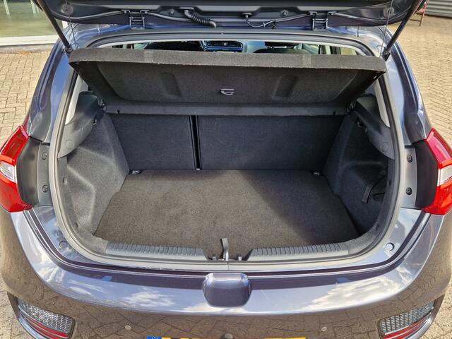 KIA CEE D 1.6 GDI DynamicLine Navigatie / Trekhaak / Camera / / Clima