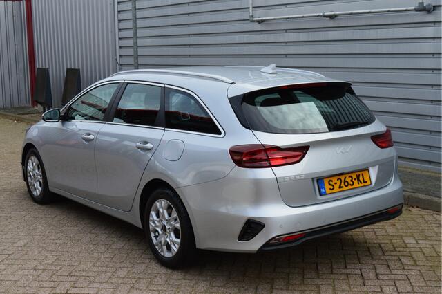KIA CEE D Ceed Sportswagon 1.0 T-GDi MHEV DynamicLine O.a: PDC, Camera, Clima, Navi, Cruise, Carplay, Etc. All-in prijs!