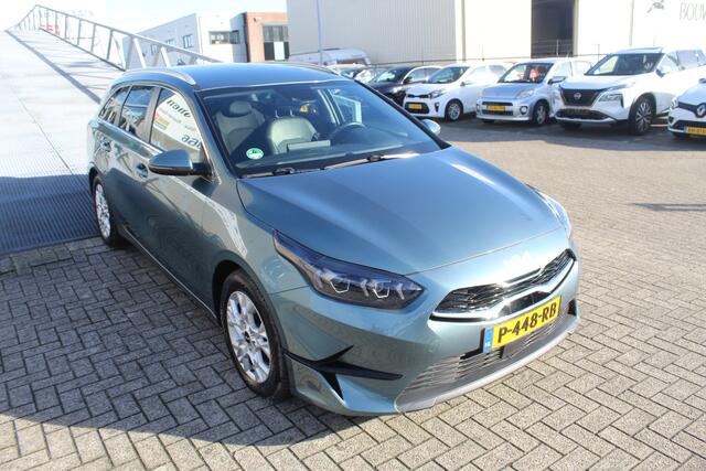 KIA CEE D Ceed Sportswagon 1.0 T-GDi DynamicPlusLine 1ste eigenaar / Orig. NL auto / Dealeronderhouden / Elektrische achterklep / Stoel en stuurverwarming / Trekhaak / Lane assist / Dode hoek detectie / Navigatie / Camera / Apple car play / Climate control / Cruise