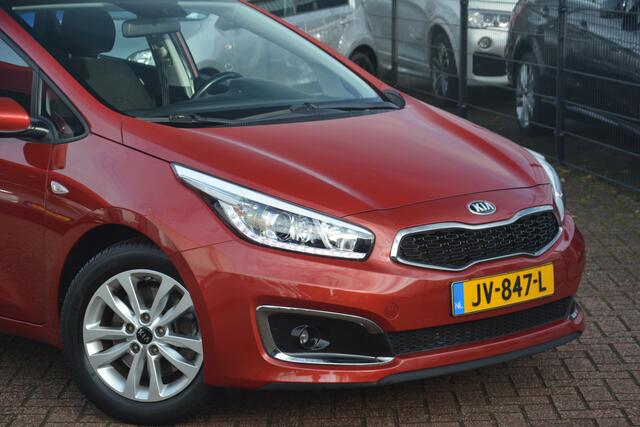 KIA CEE D cee'd Sportswagon 1.6 GDI First Edition | Navigatie | Camera | Airco | Cruise-control | NL auto!! |
