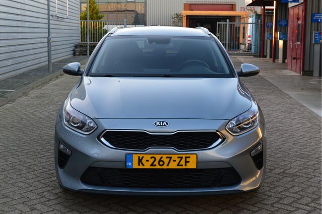 KIA CEE D Ceed Sportswagon 1.5 T-GDi DynamicPlusLine O.a: Afn. Haak, PDC, Camera, Stoel+Stuurverw, Keyless, Etc. All-in prijs!