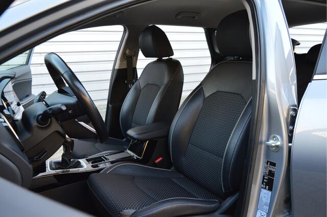 KIA CEE D Ceed Sportswagon 1.5 T-GDi DynamicPlusLine O.a: Afn. Haak, PDC, Camera, Stoel+Stuurverw, Keyless, Etc. All-in prijs!