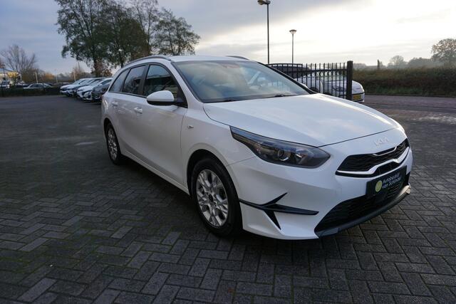 KIA CEE D Ceed Sportswagon 1.0 T-GDi DYNAMICLINE VOLLEDIG DEALER ONDERHOUDEN CAMERA STOEL+STUURVERWARMING ANDROID/APPLECARPLAY(NAVI) ECC AIRCO CRUISECONTROL BLUETOOTH PARELMOER 4X ELECTR.RAMEN/SPIEGELS