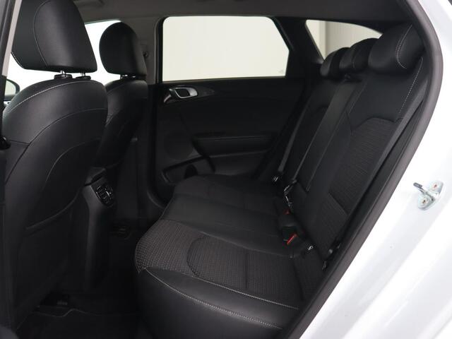 KIA CEE D Ceed 1.4 T-GDi DynamicPlusLine | Stoel & stuurverwarming | Adaptive cruise | Trekhaak | Camera | Carplay | Full LED | Navigatie | Climate control | DAB | File Assistent