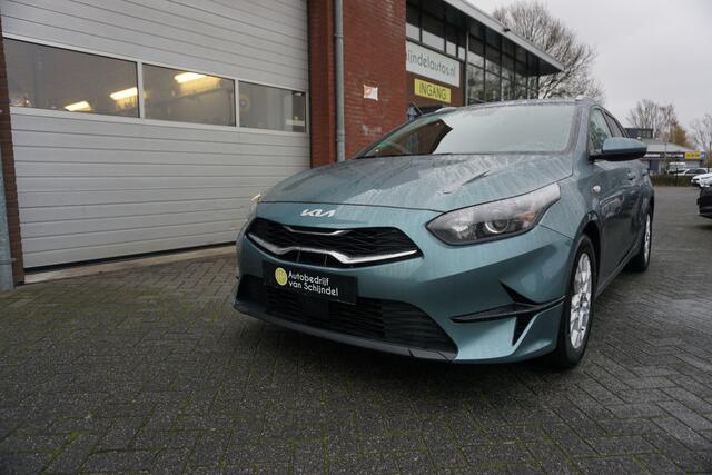 KIA CEE D Ceed Sportswagon 1.5 T-GDI 160PK DYNAMICLINE OKT 2023 VOLLEDIG DEALER ONDERHOUDEN! CAMERA STOEL+STUURVERWARMING ANDROID/APPLECARPLAY(NAVI) ECC AIRCO CRUISECONTROL BLUETOOTH LMV 4X ELECTR.RAMEN/SPIEGELS