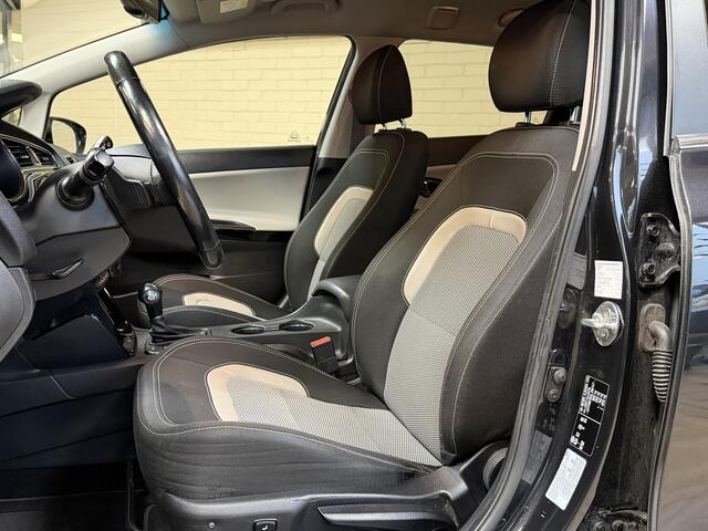 KIA CEE D cee'd Sportswagon 1.6 GDI AUT DynamicLine | Navi | Stoel & Stuur verwarming | Camera | PDC V+A | 16" | Keurig netjes onderhouden!