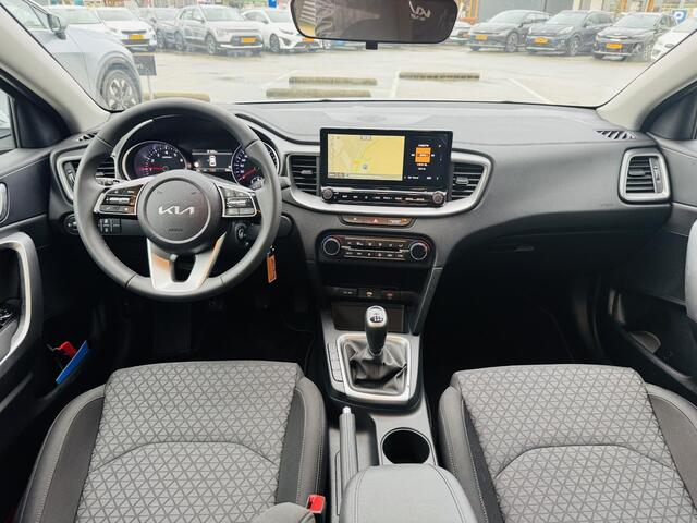 KIA CEE D Ceed Sportswagon 1.0 T-GDi ComfortLine Black Wheels + All 4 season banden Demo auto ! | BTW Auto | Km-stand kan iets varieeren ! | Informeer altijd even of de auto aanwezig is..