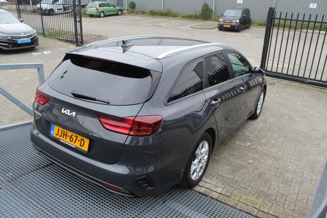 KIA CEE D Ceed Sportswagon 1.0 T-GDi DynamicPlusLine Stoelverwarming/Stuurverwarming/Achteruitrijcamera/Apple carplay/Licht metalen velgen/Cruise control/Lane assist