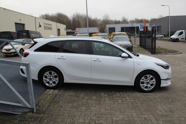 KIA CEE D Ceed Sportswagon 1.0 T-GDi DynamicPlusLine Stoelverwarming/Stuurverwarming/Achteruitrijcamera/Apple carplay/Licht metalen velgen/Cruise control/Lane assist