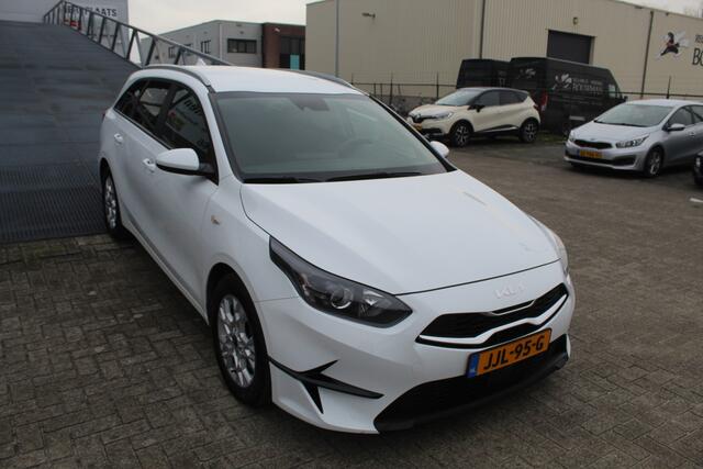 KIA CEE D Ceed Sportswagon 1.0 T-GDi DynamicPlusLine Stoelverwarming/Stuurverwarming/Achteruitrijcamera/Apple carplay/Licht metalen velgen/Cruise control/Lane assist