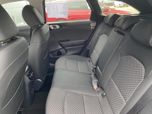 KIA CEE D Ceed SW 1.5 T-GDi MHEV DCT7 DynamicLine | Navigatie | Parkeercamera | Climate Control | Cruise Control Adaptief |