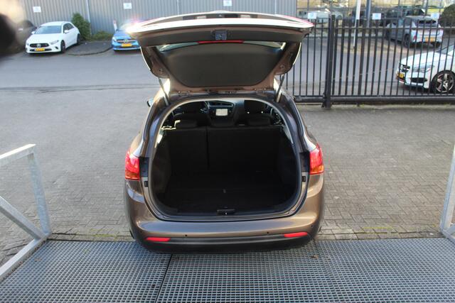 KIA CEE D cee'd Sportswagon 1.6 GDI ComfortPlusLine 135pk Navigator | Cruise control | Achteruitrijcamera | Parkeersensoren