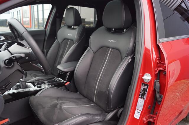 KIA CEE D Sportwagon 1.5 T-GDi GT-Line / Panodak / Navi / Camera/ Trekhaak afnb.