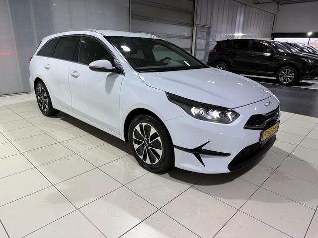 KIA CEE D Ceed Sportswagon 1.0 T-GDi MHEV DynamicPlusLine AUTOMAAT, Trekhaak, Stoel en Stuur verwarming, Navigatie, Camera.