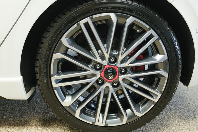 KIA CEE D Ceed 1.6 T-GDi GT 204pk Apple carplay, Add cruise, Camera, PDC, Trekhaak afneembaar!